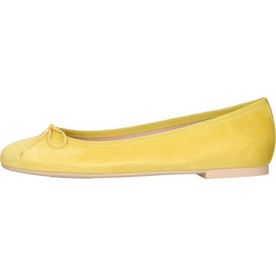 Pretty Ballerinas Round Toe Ballet Flat In Yellow