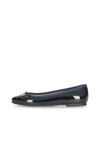 Pretty Ballerinas Round Toe Patent Ballet Flat In Blue