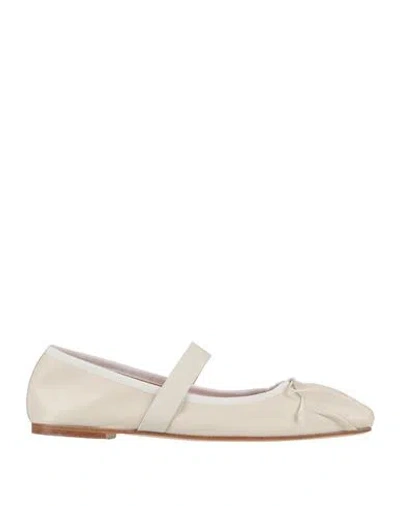 Pretty Ballerinas Woman Ballet Flats Cream Size 7 Leather In White