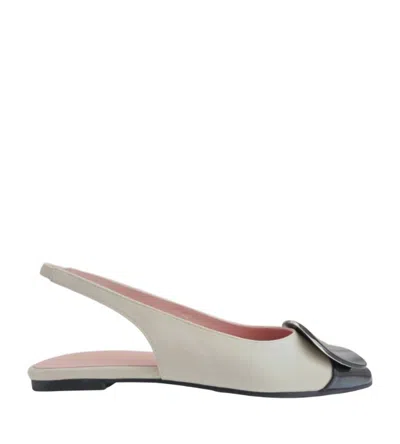 Pretty Ballerinas Woman's Ella Slingback Flats In Cream And Black In Neutral
