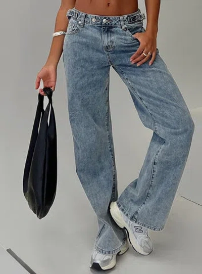 Princess Polly Sidle Low Rise Jeans In Light Wash