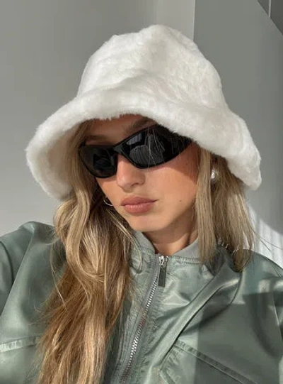 Princess Polly Theo Plush Bucket Hat In White