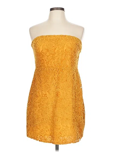 Pre-owned Privacy Please Sleeveless Top Gold Strapless Neckline Tops