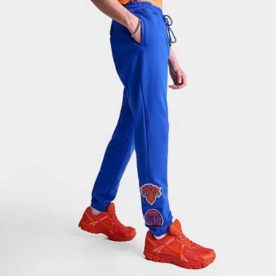 Pro Standard Men's New York Knicks Nba Embroidered Nyc Graphic Fleece Jogger Sweatpants In Blue/orange