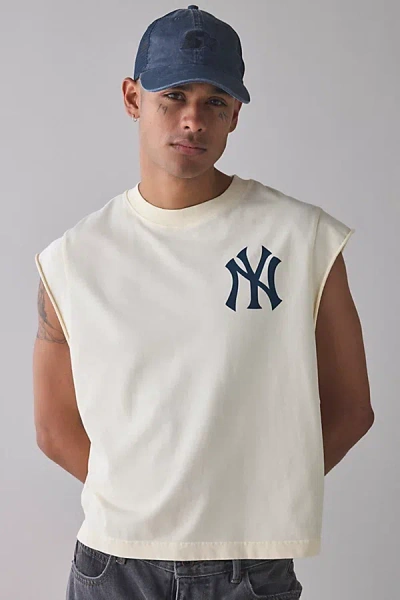Pro Standard Uo Exclusive Mlb Team Logo Tee In Yankees, Men's At Urban Outfitters In Black