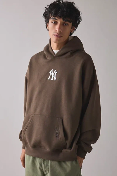 Pro Standard Uo Mlb Exclusive New York Yankees Logo Hoodie Sweatshirt In Brown, Men's At Urban Outfitters