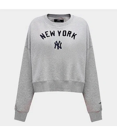 Pro Standard Women's New York Yankees Mlb Classic Fleece Crewneck Sweatshirt In Gray