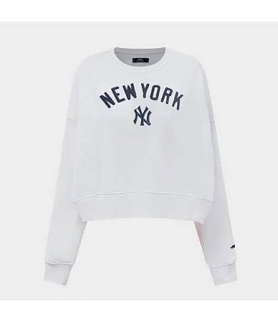 Pro Standard Women's New York Yankees Mlb Classic Fleece Crewneck Sweatshirt In White