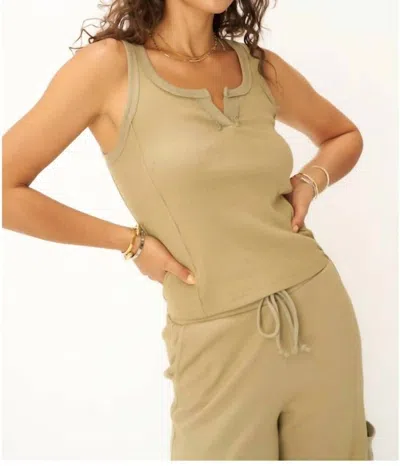 PROJECT SOCIAL T REILLEY NOTCH NECK RIB TANK IN TUMBLEWEED