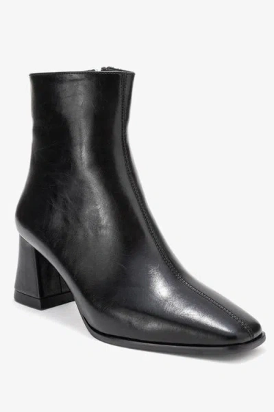 Prologue Shoes Arven Block Heel Boot In Black