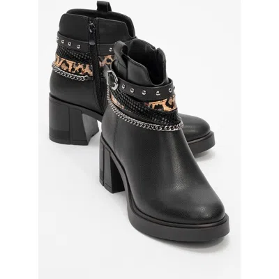 Prologue Shoes Boliva Buckled Chain Block Heel Boot In Black