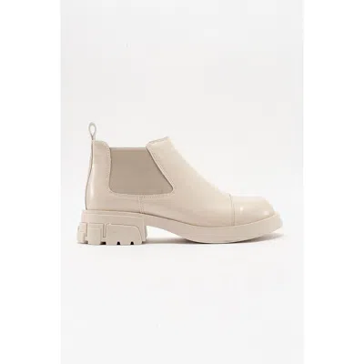 Prologue Shoes Cafune Patent Platform Boot In Neutral