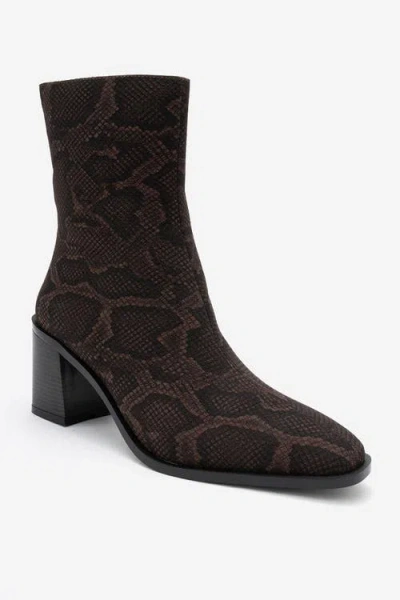 Prologue Shoes Chara Block Heel Ankle Boot In Brown