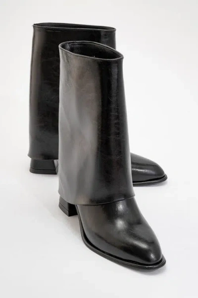 Prologue Shoes Ellas Chunky Heel Boot In Black