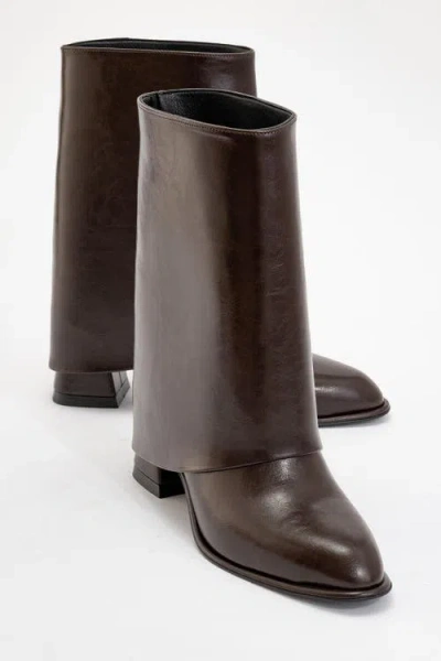 Prologue Shoes Ellas Chunky Heel Boot In Brown