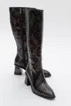 Prologue Shoes Elly Pattern Block Heel Boot In Black
