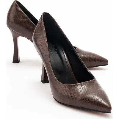 Prologue Shoes Forest Pointed Toe Pump In Brown