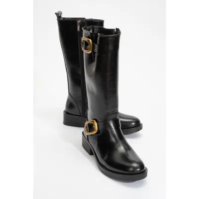Prologue Shoes Grand Buckled Boot In Black