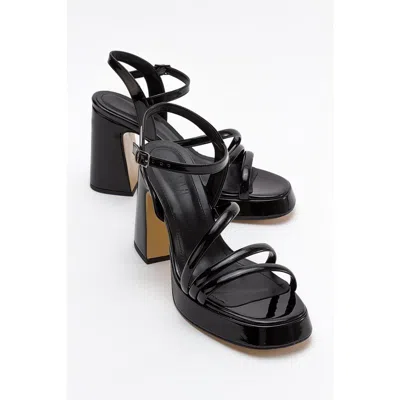 Prologue Shoes Heas Platform Sandal In Black