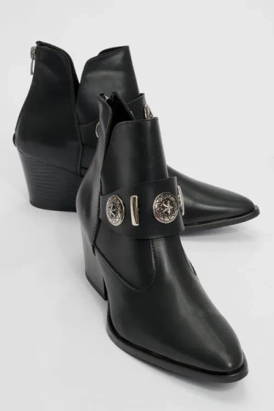 Prologue Shoes Kenda Buckle Block Heel Boot In Black