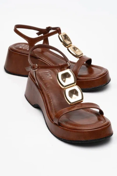 Prologue Shoes Kerry Buckle Platform Sandal In Brown