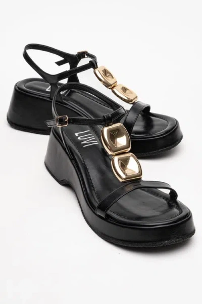 Prologue Shoes Kerry Buckle Platform Sandal In Black