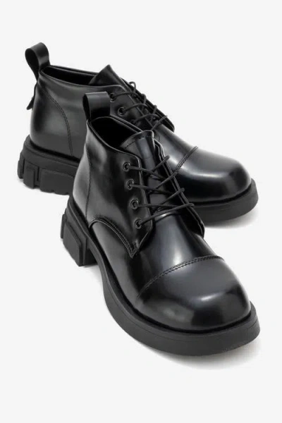 Prologue Shoes Lagom Patent Boot In Black