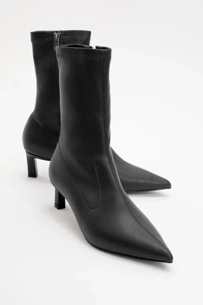Prologue Shoes Lewin Pointed Toe Stiletto Boot In Black
