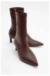 Prologue Shoes Lewin Pointed Toe Stiletto Boot In Burgundy