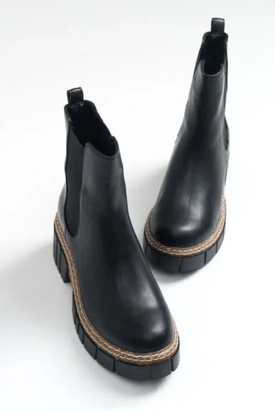 Prologue Shoes Luz Block Heel Boot In Black