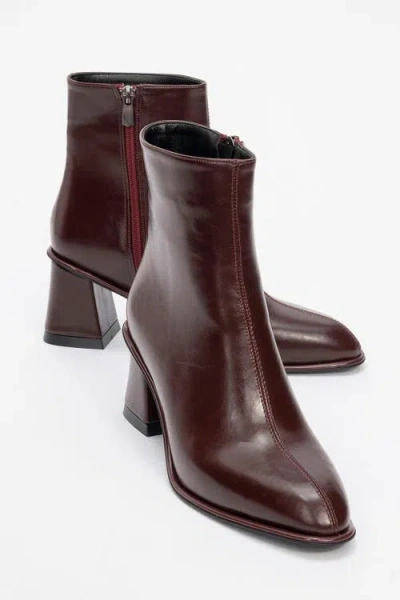 Prologue Shoes Maura Block Heel Boot In Burgundy