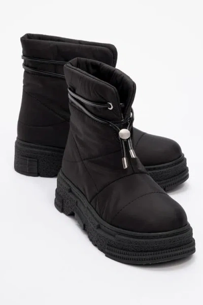 Prologue Shoes Mesta Boot In Black