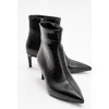 Prologue Shoes Noya Stiletto Boot In Black