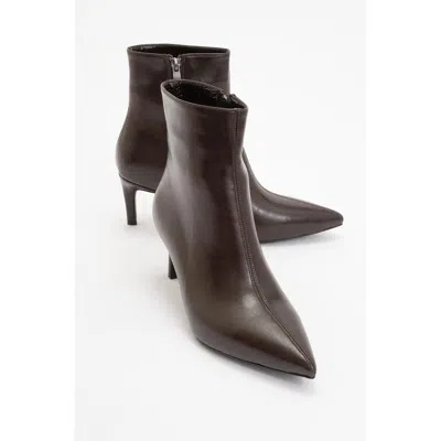 Prologue Shoes Noya Stiletto Boot In Brown