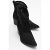 Prologue Shoes Pera Block Heel Boot In Black