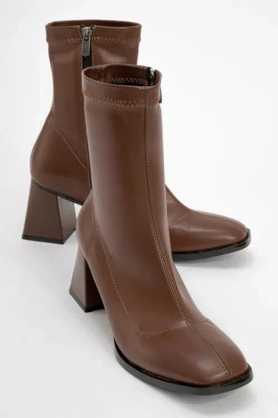 Prologue Shoes Plesa Chunky Heel Boot In Brown