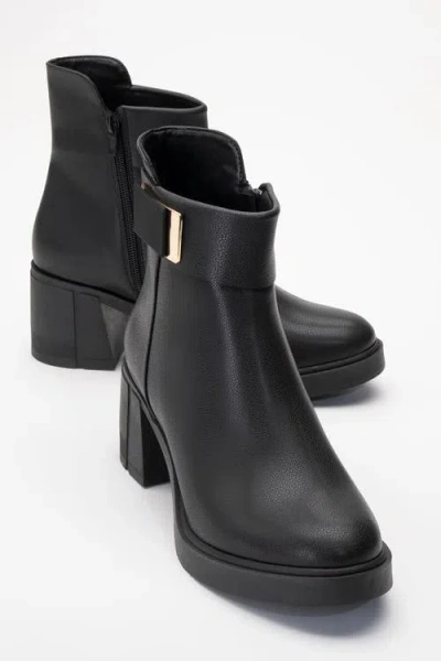 Prologue Shoes Rashe Block Heel Zip Boot In Black