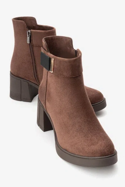 Prologue Shoes Rashe Block Heel Zip Boot In Brown
