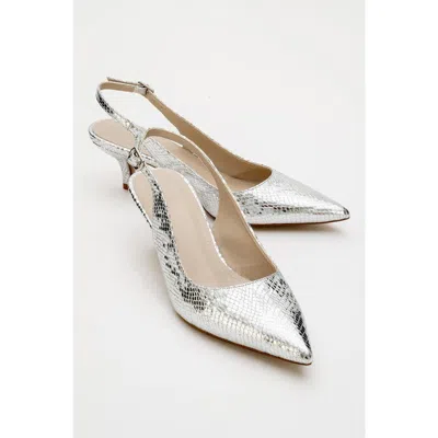 Prologue Shoes Value Pointed Toe Pump In Silver