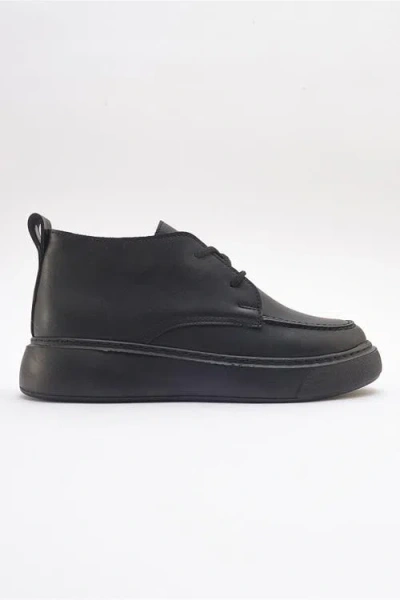 Prologue Shoes Valve Ankle Boot In Black