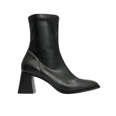 Prologue Shoes Women's Plesa Black Chunky Heel Boot