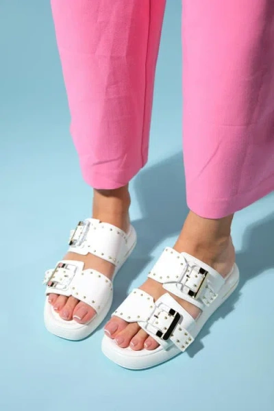 Prologue Shoes Zley Buckle Sandal In White