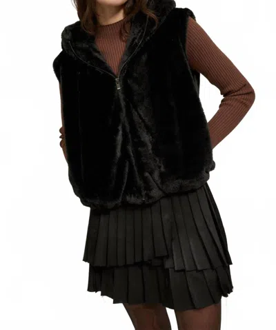 Promesa Houndstooth Lined Faux Fur Vest In Black