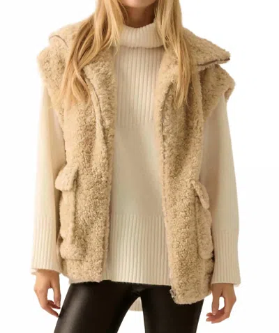 Promesa Solid Faux Fur Zip Up Vest In Oatmeal In Brown