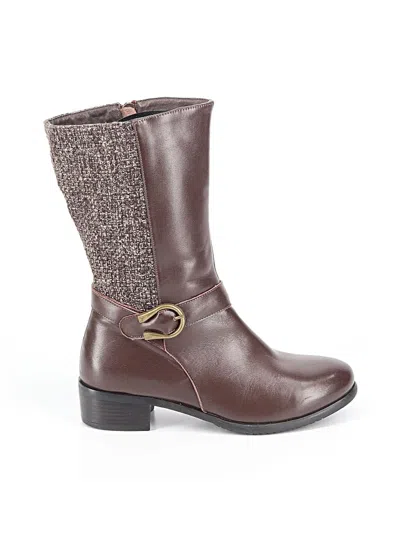 Pre-owned Propét Boots In Brown