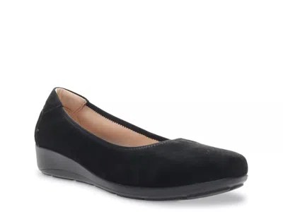 Propét Propet Wide Width Yara Flat In Black