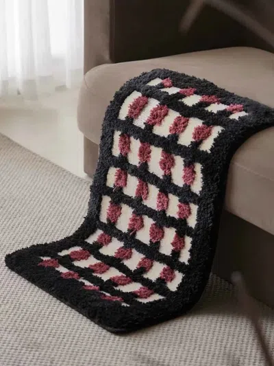 Proxxi Retro Dotted Bath Rug, Ultra Soft, Absorbent & Anti-slip - Red In Black