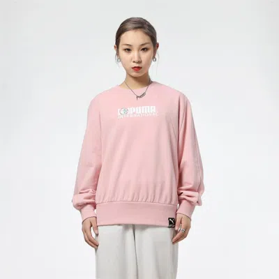 Puma 彪马 卫衣女圆领运动休闲印花宽松针织女装上衣套头衫 In Pink