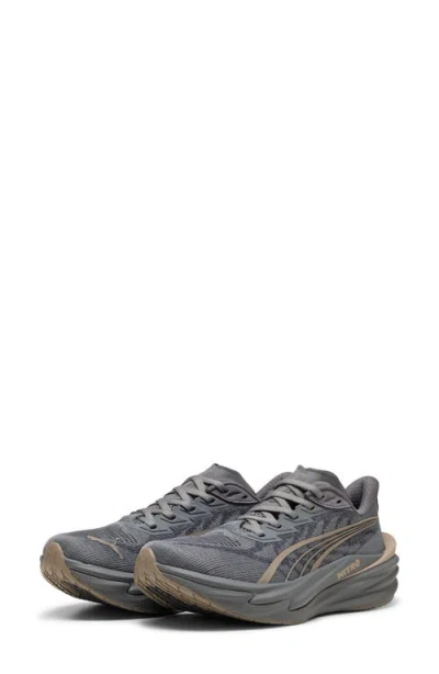 Puma Deviate Nitro 4 Running Shoe In Gray