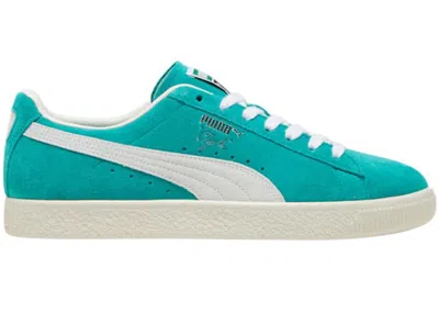 Pre-owned Puma Men's  Clyde Og Sneakers In Spectra Green/frosted Ivory/white In Multi